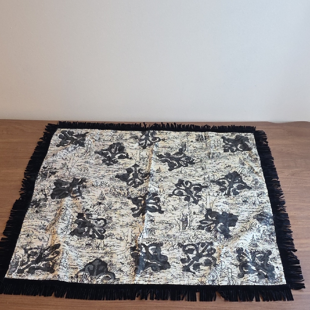 Heyne Bogut Fringed Design Scarf/ Bandana